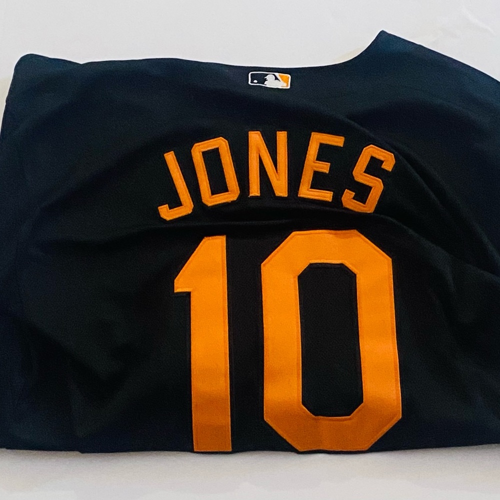 Size Large, Authentic Collection Performance Appa… - image 2